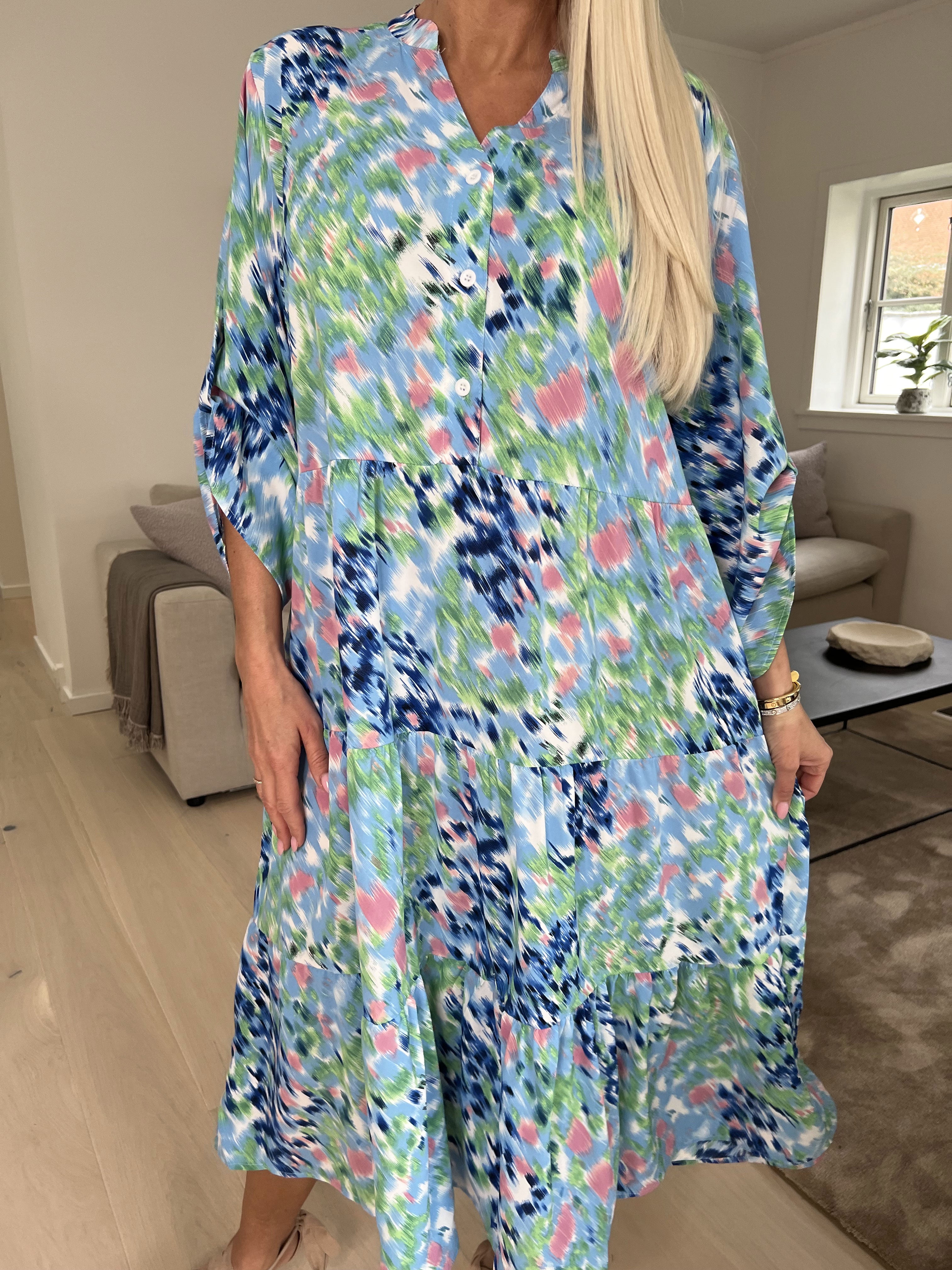 Simone - Sød kjole i flerefarvet print